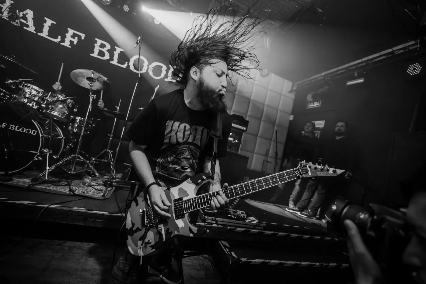 Half Blood en vivo, en blanco y negro